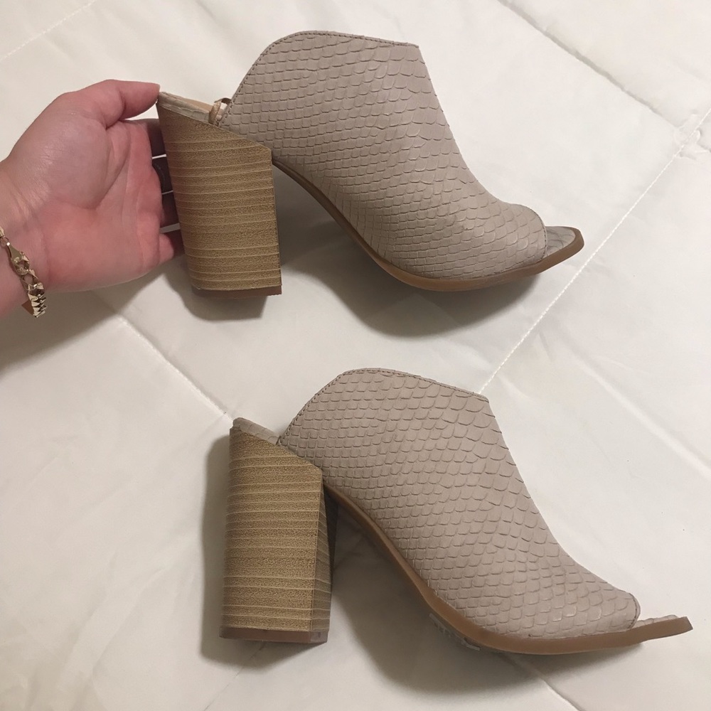 Grey/ beige Women’s Mules faux snake skin 4” heel